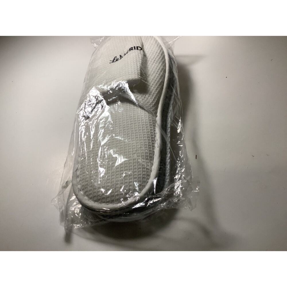 LE MERIDEN White Slippers .One Size Fits Most. NWT